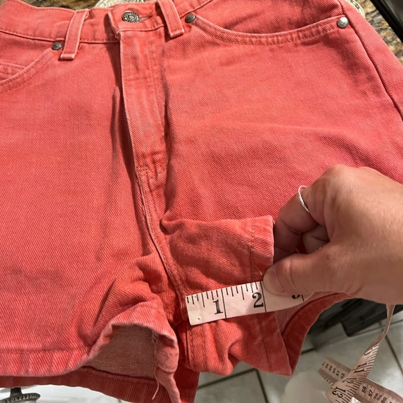 Vintage Levi’s shorts size 3❤️ - Picture 3 of 7